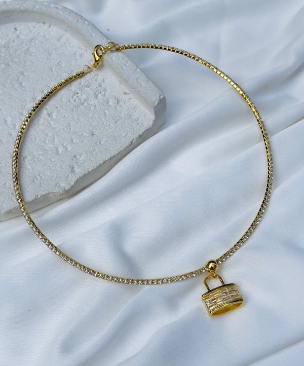 Choker Dourada com Strass e Cadeado