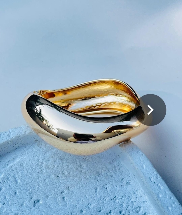 Bracelete Orgânico Liso Dourado