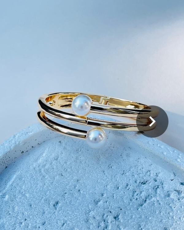 Bracelete Dourado com Ponta de Pérola