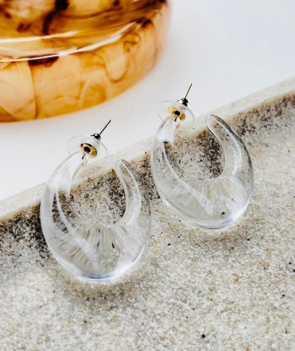 Brinco Meia Argola Transparente