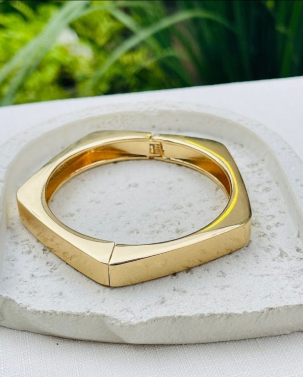 ✨ Bracelete Dourado Geométrico