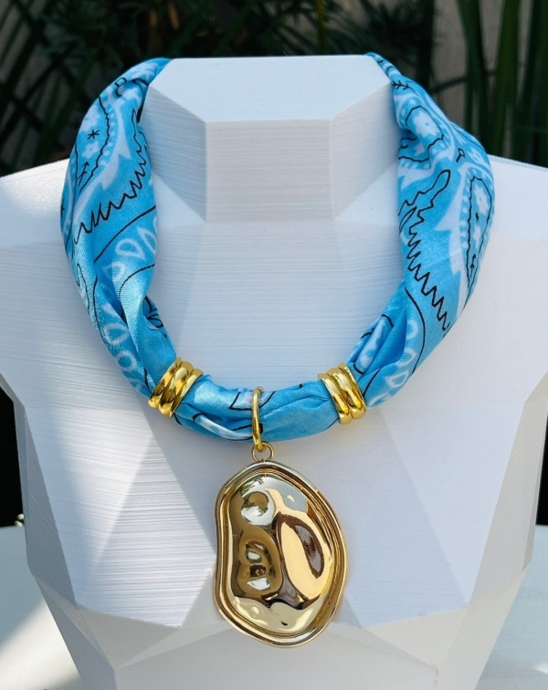 Colar Bandana com Pingente Orgânico Dourado - Imagem 2