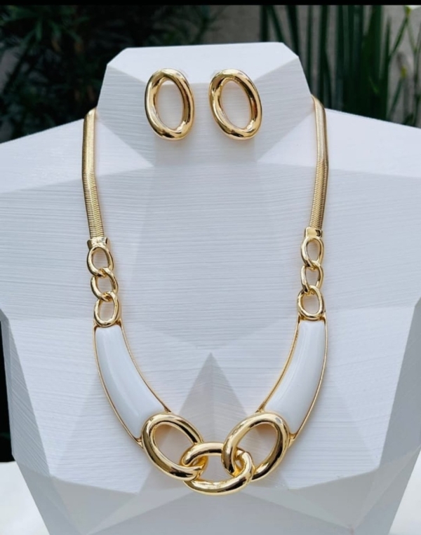 Conjunto Colar e Brinco – Resina & Corrente Dourada