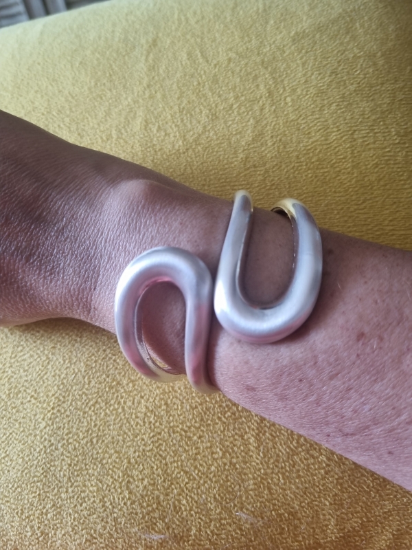 Bracelete gota vazada  banho fosco - Imagem 4
