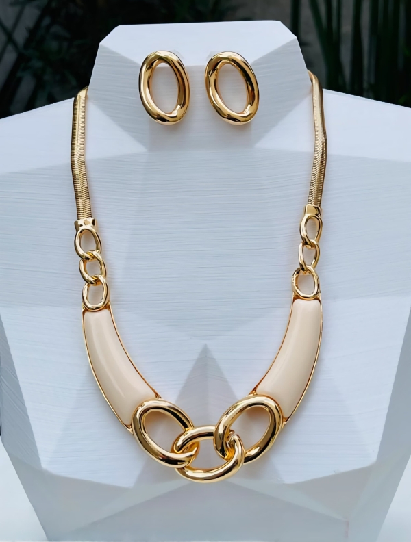 Conjunto Colar e Brinco – Resina & Corrente Dourada - Imagem 4