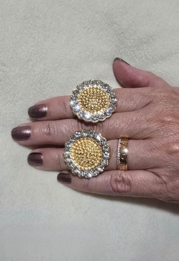 🌟 Brinco Girassol Dourado com Detalhes em Cristal 🌟 - Imagem 2
