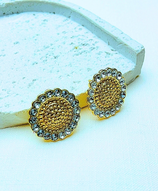 🌟 Brinco Girassol Dourado com Detalhes em Cristal 🌟
