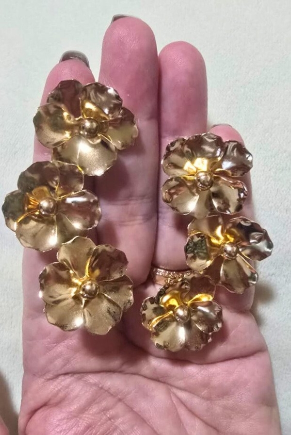 Brinco Ear Cuff três flores