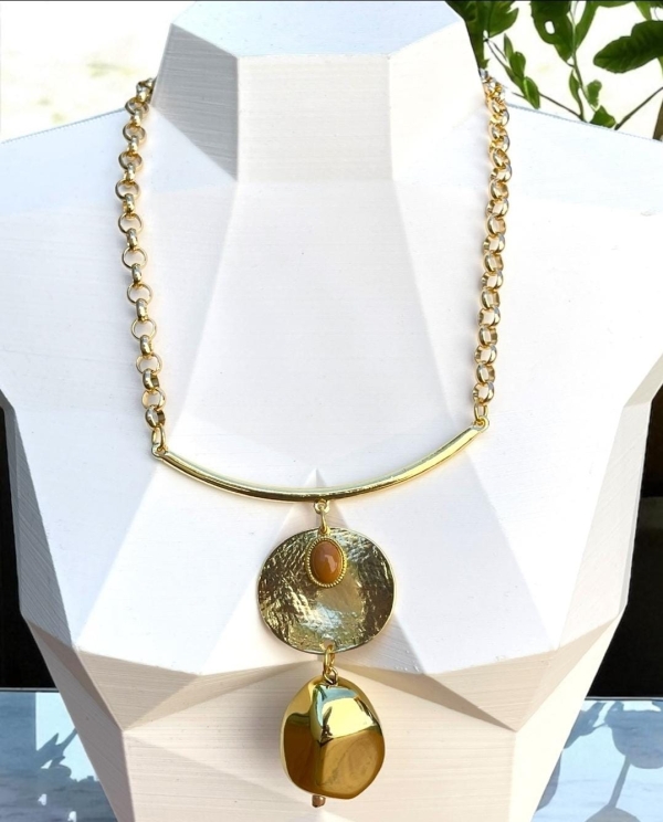 Colar Tubo com Pingente Dourado