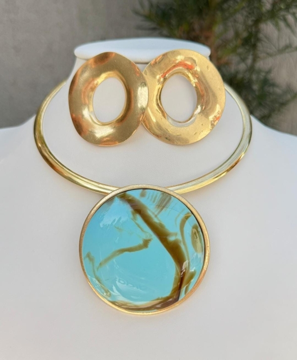 Conjunto dourado fosco rústico pingente resina turquesa mesclada