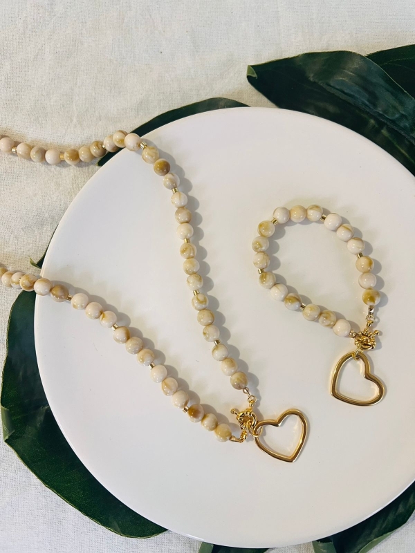 Conjunto Contas Marmorizadas com Pingente de Coração