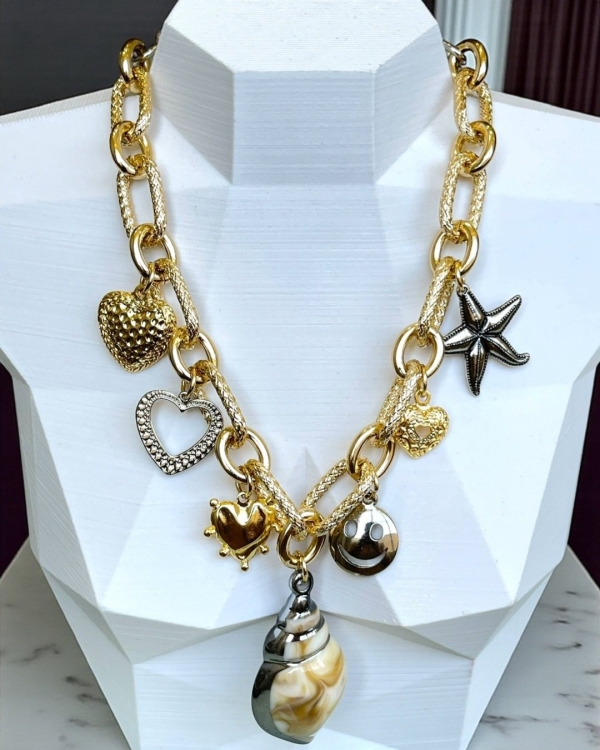 Colar de Corrente Grossa com Charms Múltiplos