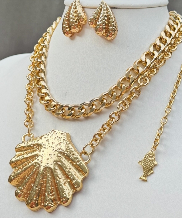 Colar Dourado com Concha e Peixinho - Imagem 2
