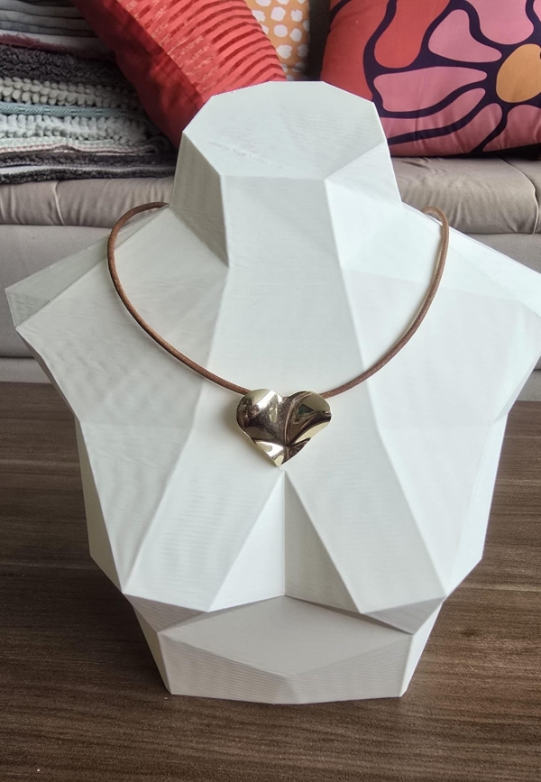 Choker Moderna com Coração Folheado