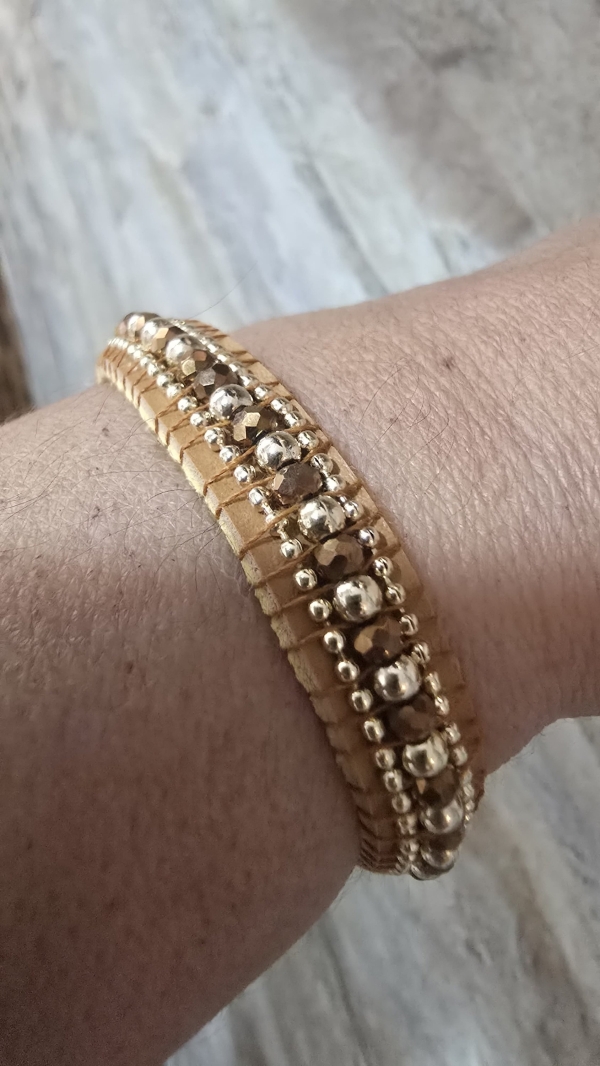 Pulseira Artesanal em Couro e Cristais - Imagem 2