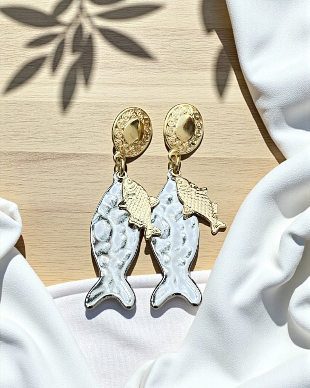 Brinco Peixes Dourado & Prateado